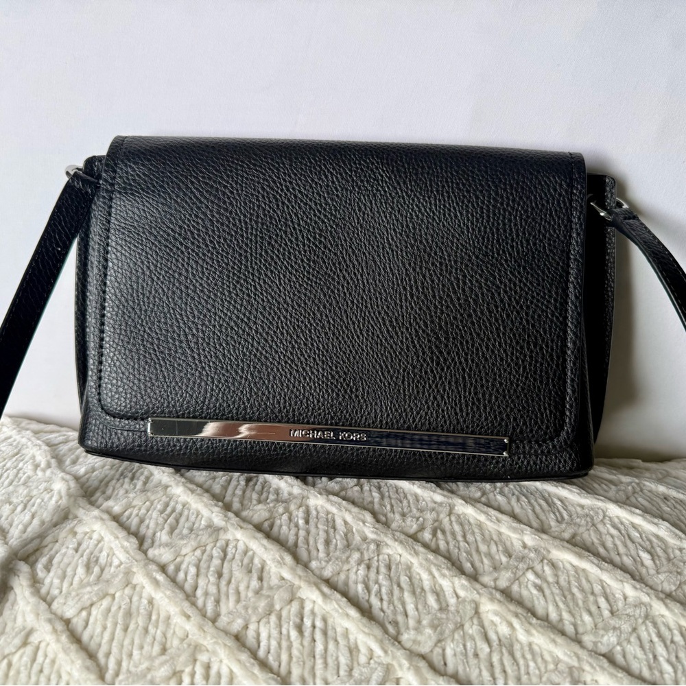 Michael Kors Evelyn Medium Flap Crossbody, Black
